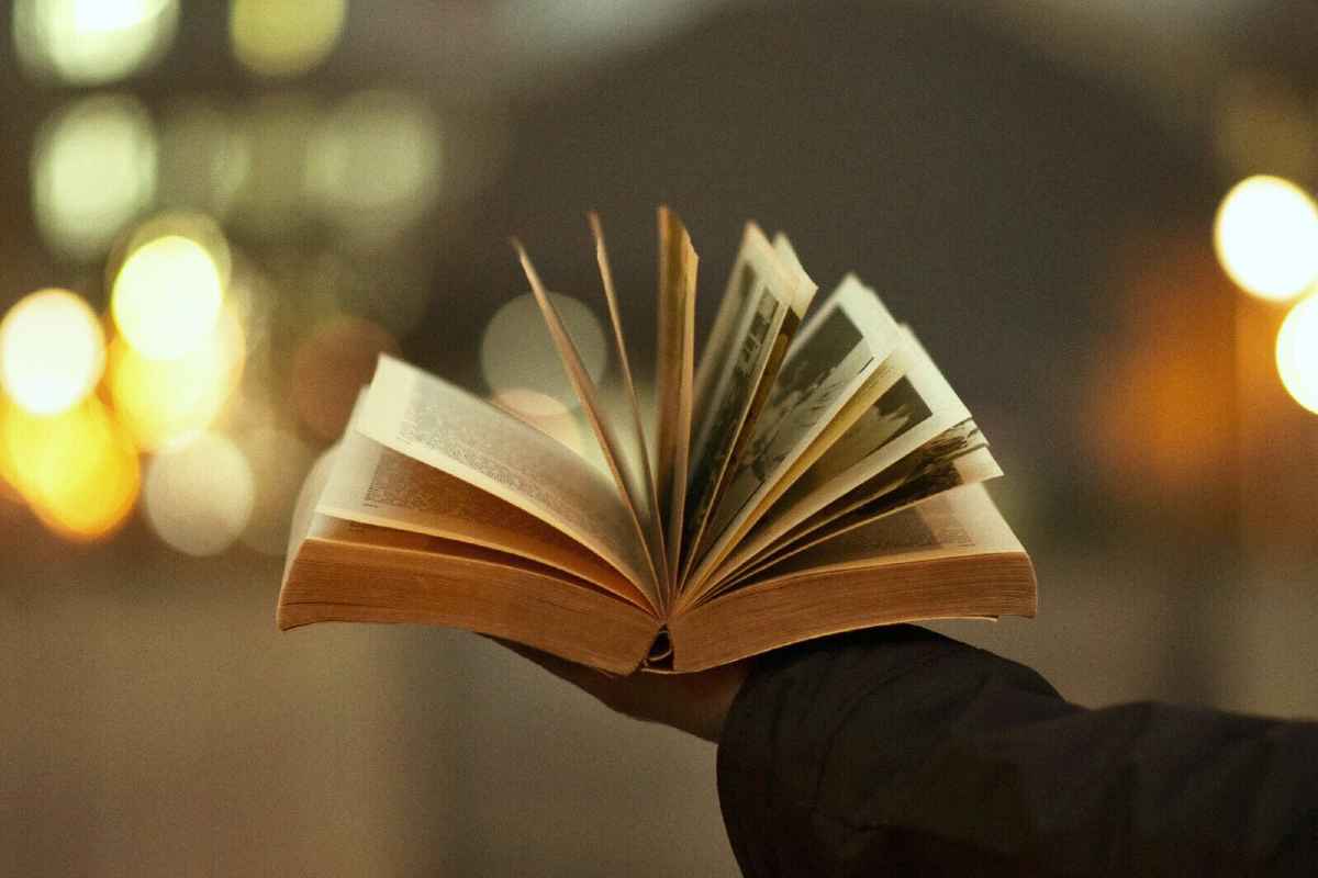 Paper sound effects royalty free with book magazine pages flipping, turning crumpling and ripping paper sfx.