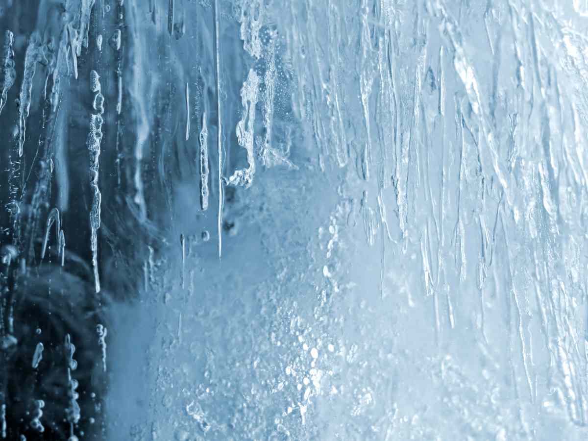 A huge royalty free Ice Sound effects Library bundle. Ice recordings including footsteps impacts creaks and ice debris.